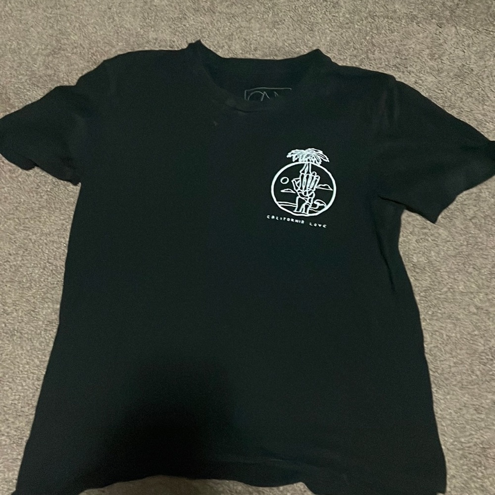 Black tee